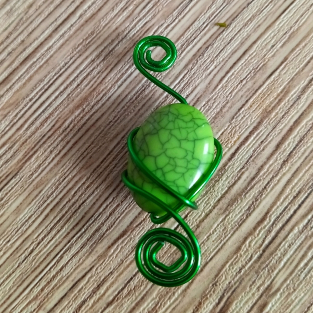 Hand crafted New Green statement pendant Wire wrapped necklace choker